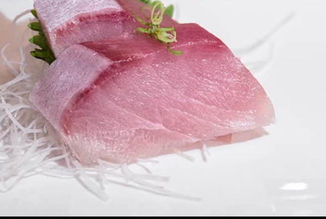 Sashimi Yellowtail Raw*